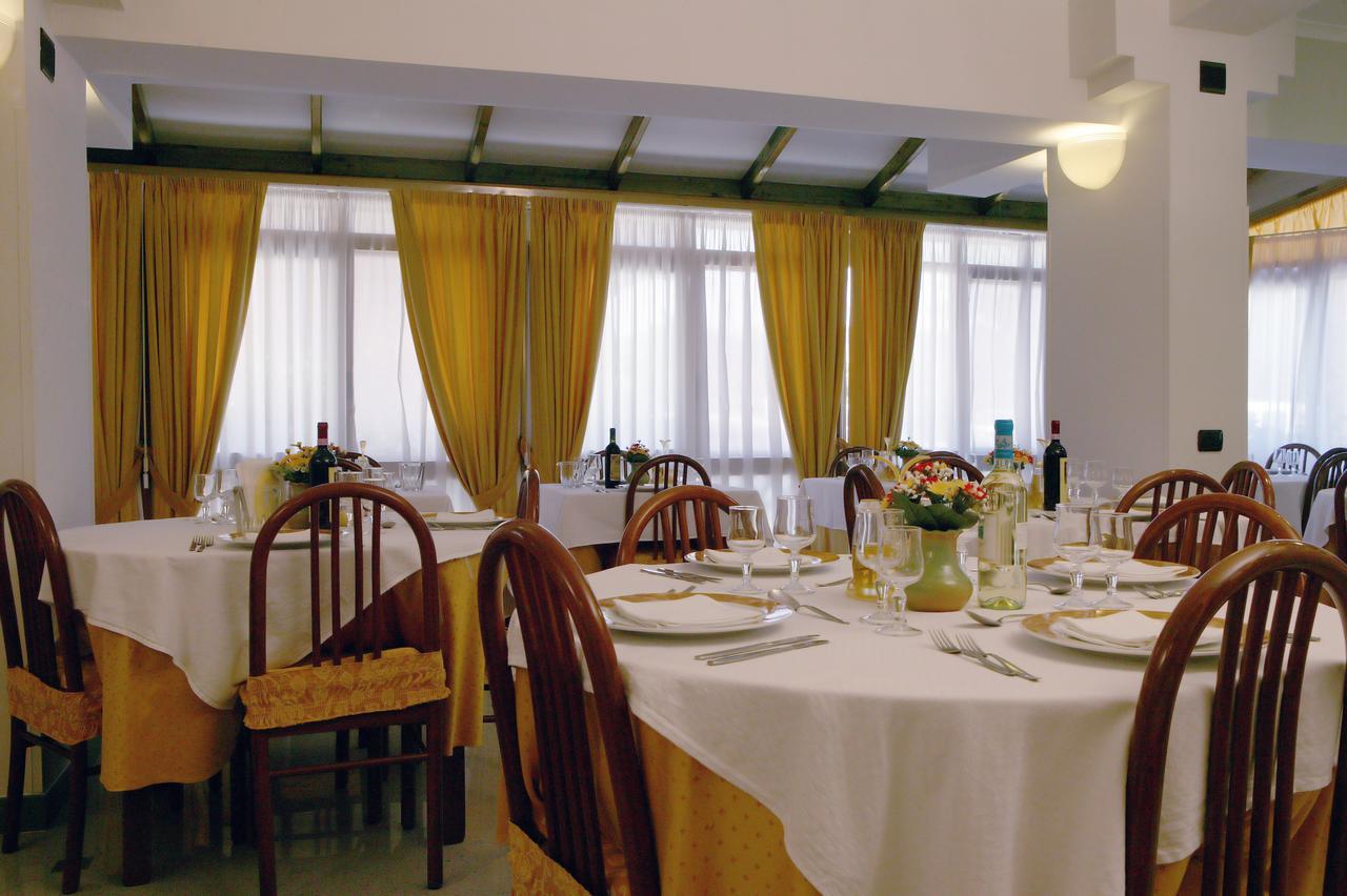 Albergo Terme Santamaria 卡斯泰尔福尔泰 外观 照片