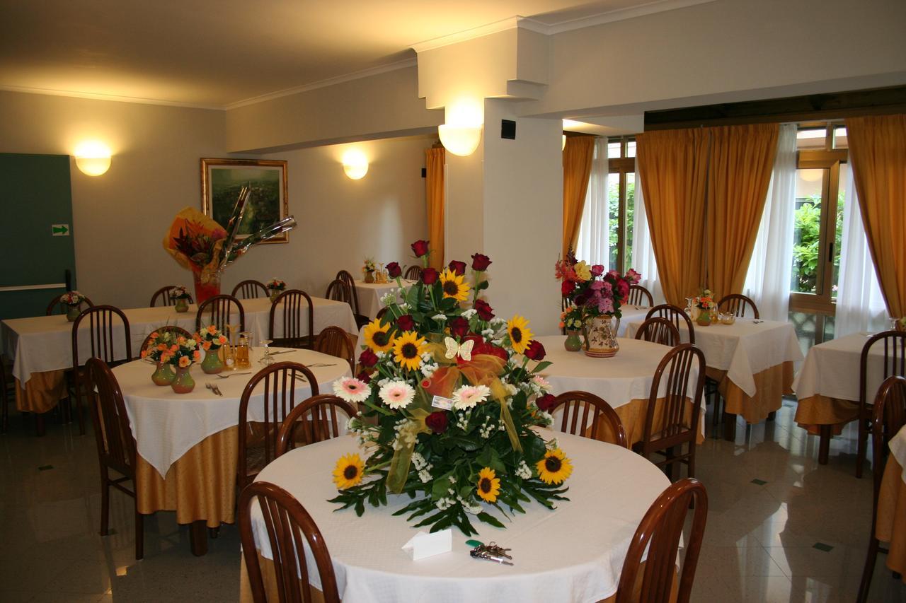 Albergo Terme Santamaria 卡斯泰尔福尔泰 外观 照片