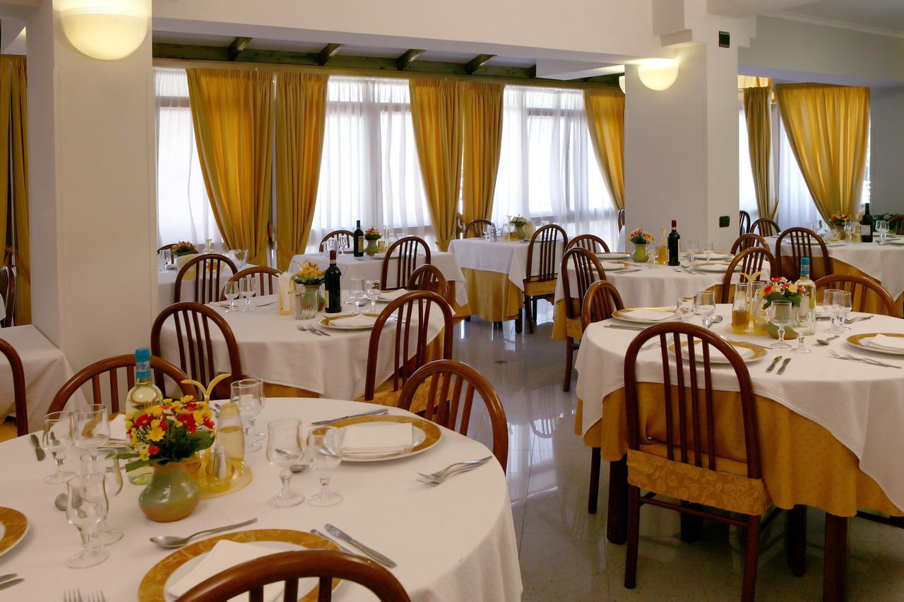 Albergo Terme Santamaria 卡斯泰尔福尔泰 外观 照片