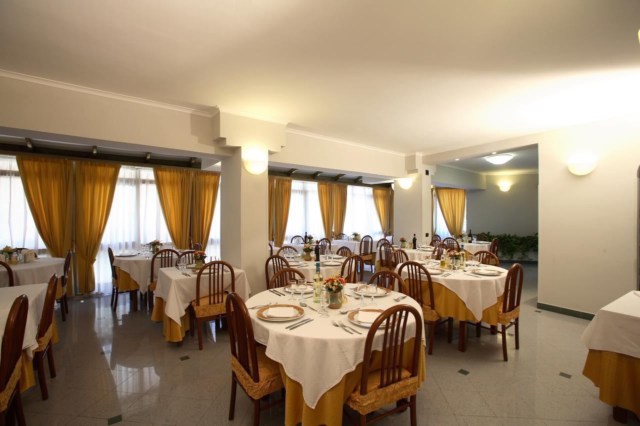 Albergo Terme Santamaria 卡斯泰尔福尔泰 外观 照片
