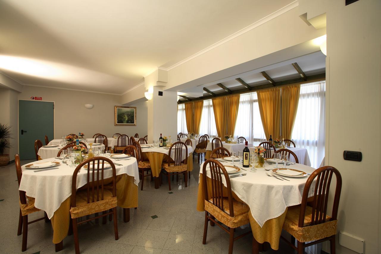 Albergo Terme Santamaria 卡斯泰尔福尔泰 外观 照片