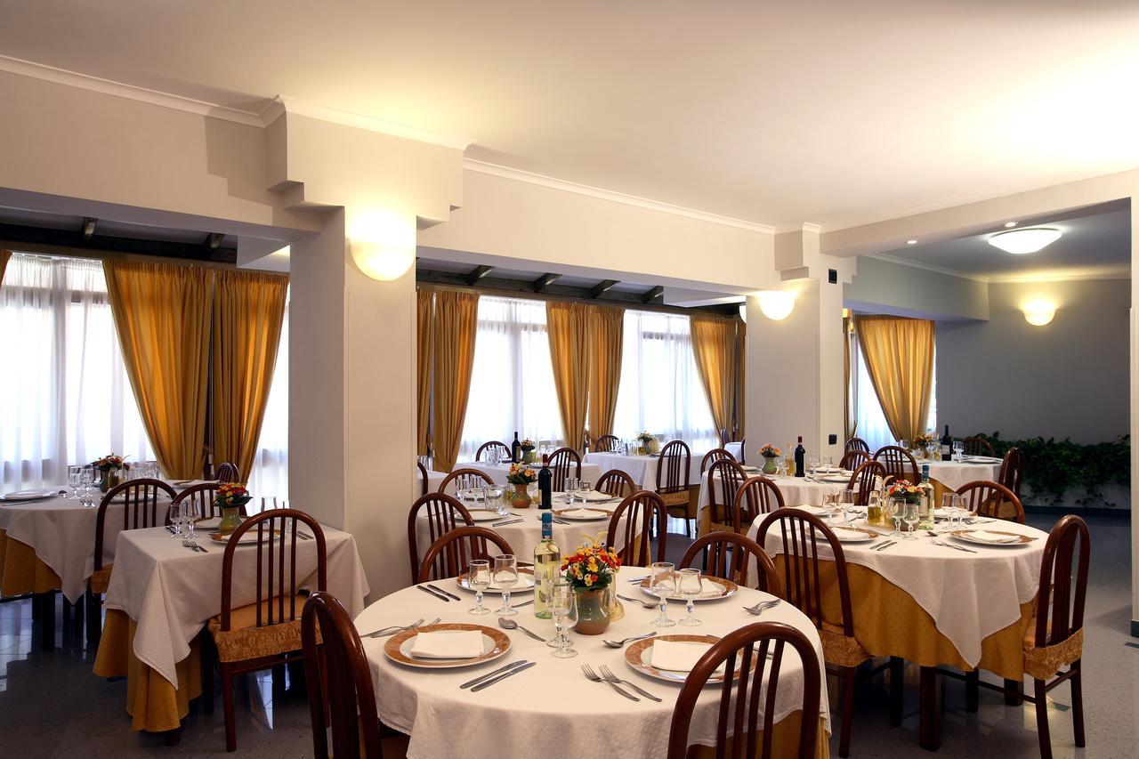 Albergo Terme Santamaria 卡斯泰尔福尔泰 外观 照片